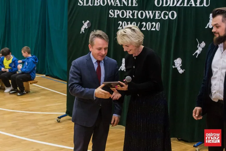 Ślubowanie klasy sportowej ostrowskiej "dwójki" (zdjęcia, wideo)
