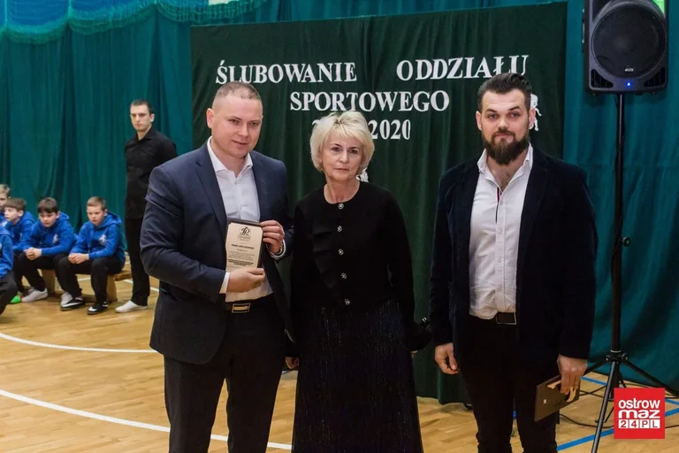 Ślubowanie klasy sportowej ostrowskiej "dwójki" (zdjęcia, wideo)