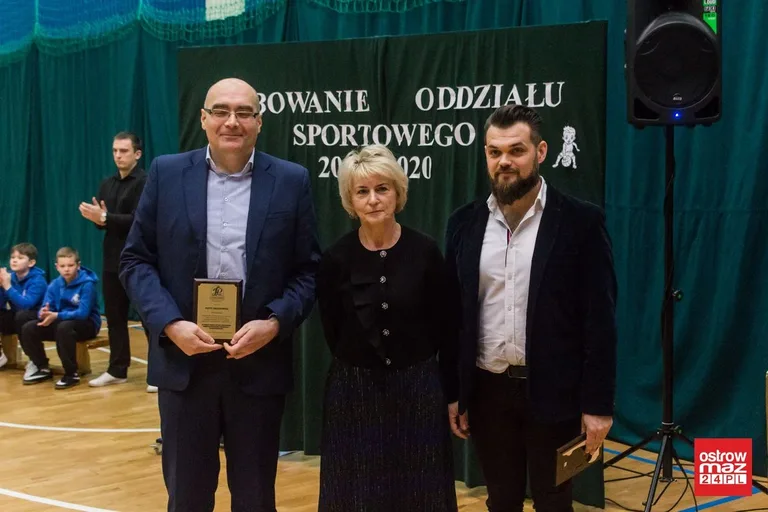 Ślubowanie klasy sportowej ostrowskiej "dwójki" (zdjęcia, wideo)