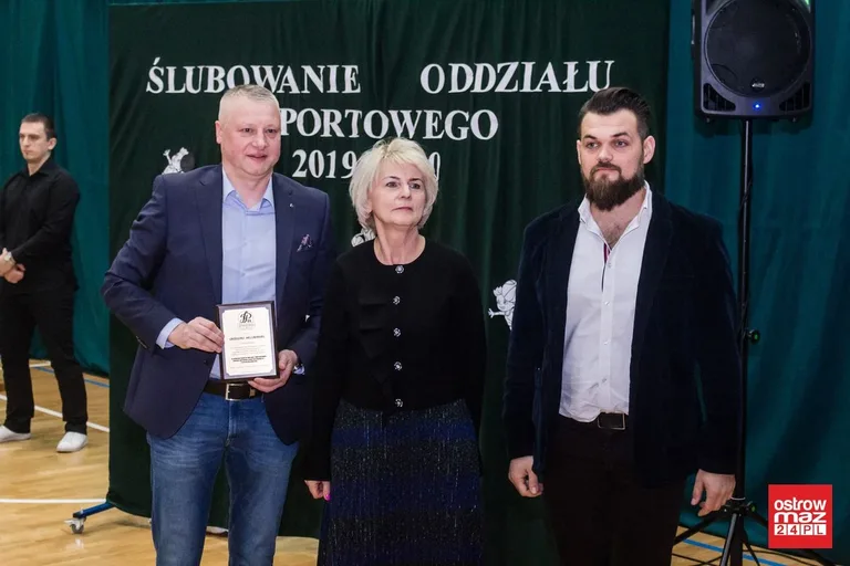 Ślubowanie klasy sportowej ostrowskiej "dwójki" (zdjęcia, wideo)