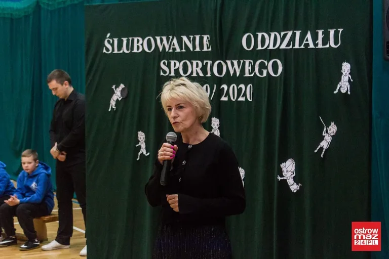 Ślubowanie klasy sportowej ostrowskiej "dwójki" (zdjęcia, wideo)