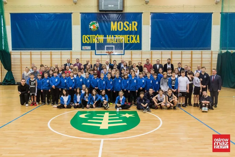 Ślubowanie klasy sportowej ostrowskiej "dwójki" (zdjęcia, wideo)