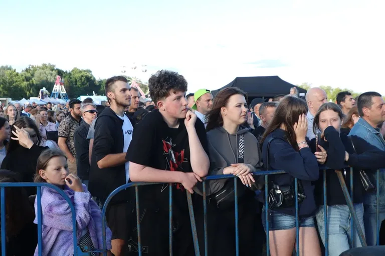 (szkiiiic) Koncertowy pierwszy dzień 46. Dni Broku i Puszczy Białej za nami. Publiczność bawiła się do późna (zdjęcia, wideo)