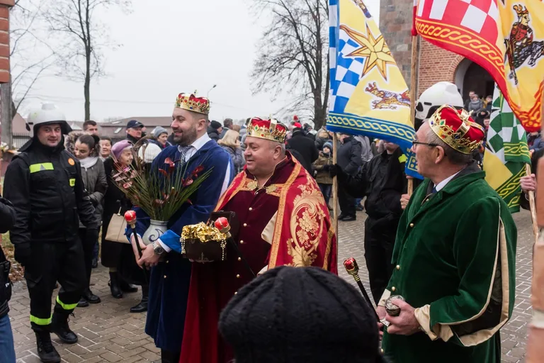 Orszak Trzech Króli w Wąsewie (zdjęcia, wideo)