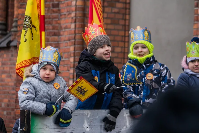 Trzech Króli, anioły i demony - zobacz jak wyglądał Orszak Trzech Króli w Ostrowi Mazowieckiej (zdjęcia, wideo)