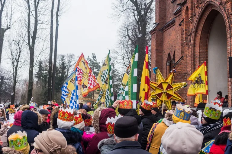 Trzech Króli, anioły i demony - zobacz jak wyglądał Orszak Trzech Króli w Ostrowi Mazowieckiej (zdjęcia, wideo)