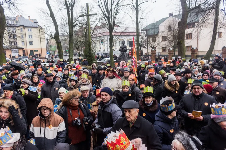 Trzech Króli, anioły i demony - zobacz jak wyglądał Orszak Trzech Króli w Ostrowi Mazowieckiej (zdjęcia, wideo)