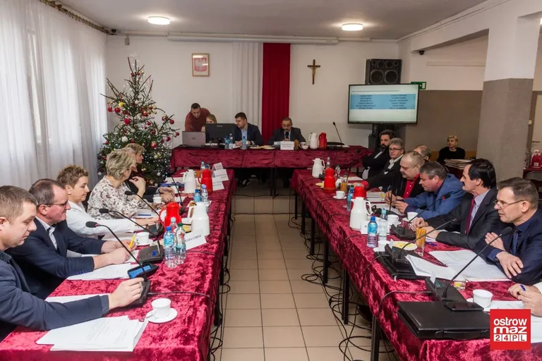 Złamano statut gminy w Małkini Górnej. Krótka sesja bez budżetu (zdjęcia)