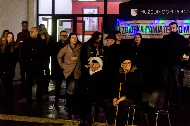 Happening Krakowskiego Teatru Ulicznego (zdjęcia, wideo)