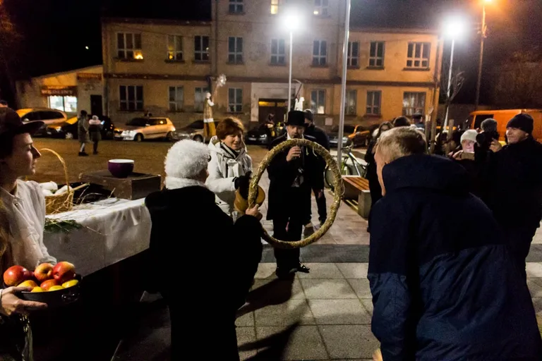 Happening Krakowskiego Teatru Ulicznego (zdjęcia, wideo)