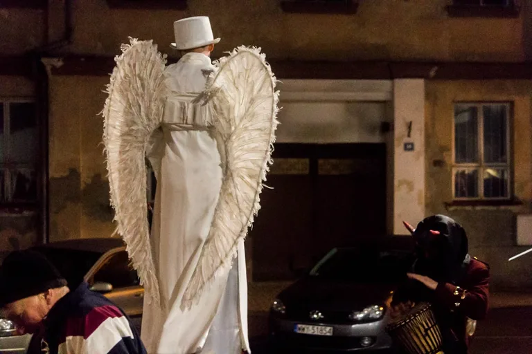 Happening Krakowskiego Teatru Ulicznego (zdjęcia, wideo)