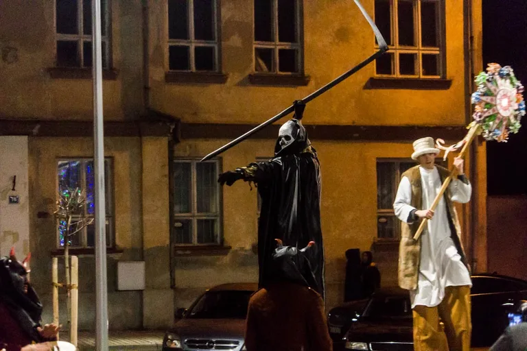 Happening Krakowskiego Teatru Ulicznego (zdjęcia, wideo)