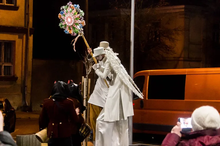 Happening Krakowskiego Teatru Ulicznego (zdjęcia, wideo)