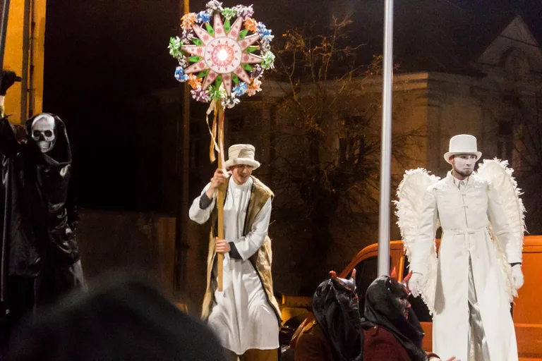 Happening Krakowskiego Teatru Ulicznego (zdjęcia, wideo)