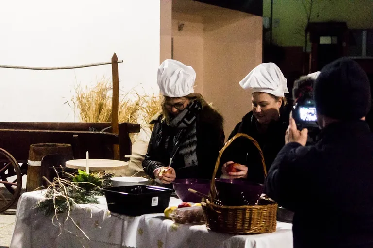 Happening Krakowskiego Teatru Ulicznego (zdjęcia, wideo)