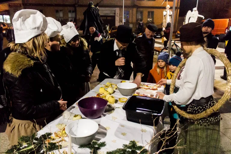 Happening Krakowskiego Teatru Ulicznego (zdjęcia, wideo)