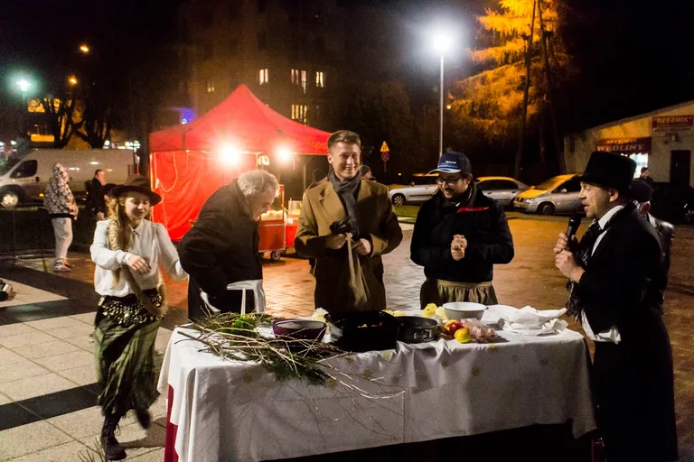 Happening Krakowskiego Teatru Ulicznego (zdjęcia, wideo)