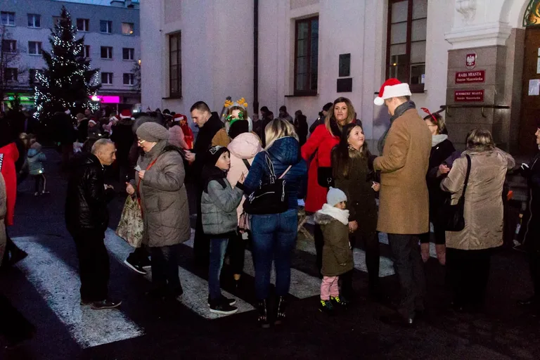 "Ulica świąteczna" przed miejskim ratuszem (zdjęcia)