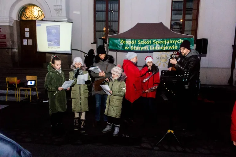 "Ulica świąteczna" przed miejskim ratuszem (zdjęcia)