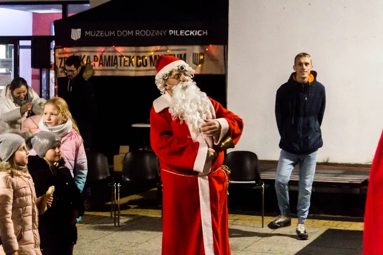 Happening Krakowskiego Teatru Ulicznego (zdjęcia, wideo)