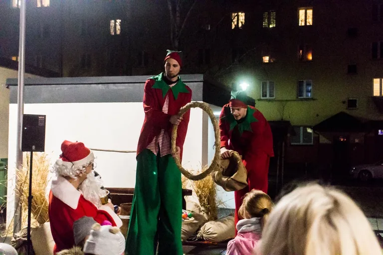 Happening Krakowskiego Teatru Ulicznego (zdjęcia, wideo)