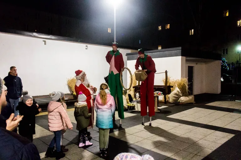 Happening Krakowskiego Teatru Ulicznego (zdjęcia, wideo)