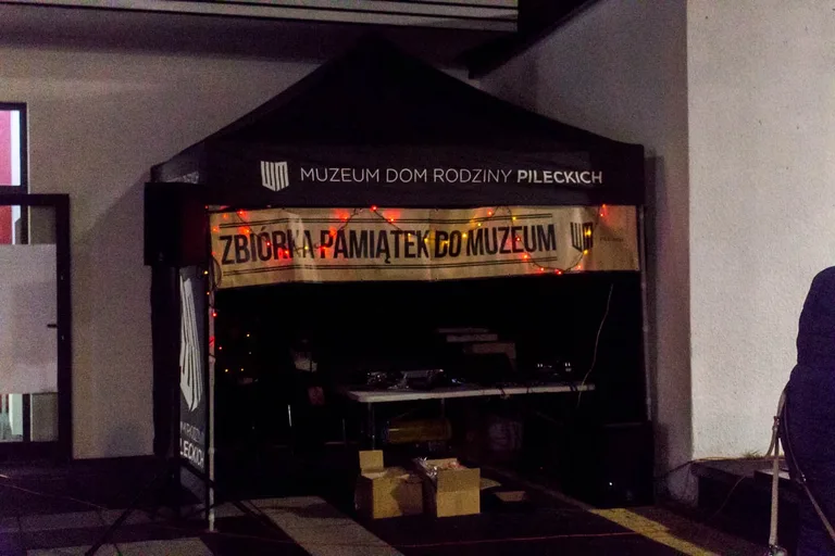 Happening Krakowskiego Teatru Ulicznego (zdjęcia, wideo)