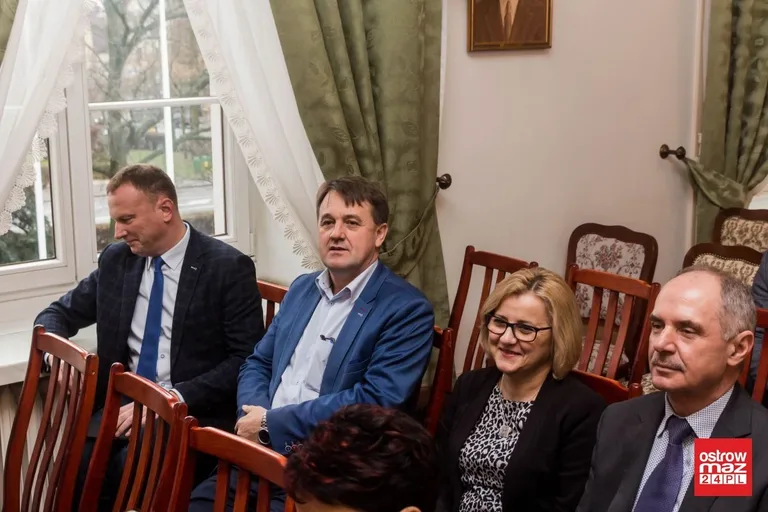Podpisanie porozumień w sprawie kształcenia zawodowego w miejskim ratuszu (zdjęcia, wideo)