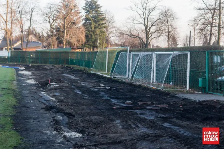 Trwa remont miejskiego stadionu (zdjęcia)