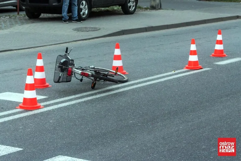 Rowerzystka pod kołami osobówki (zdjęcia)