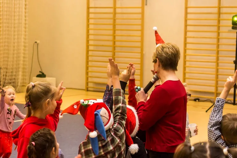 Spotkanie z Mikołajem dzieci z rodzin zastępczych (zdjęcia)