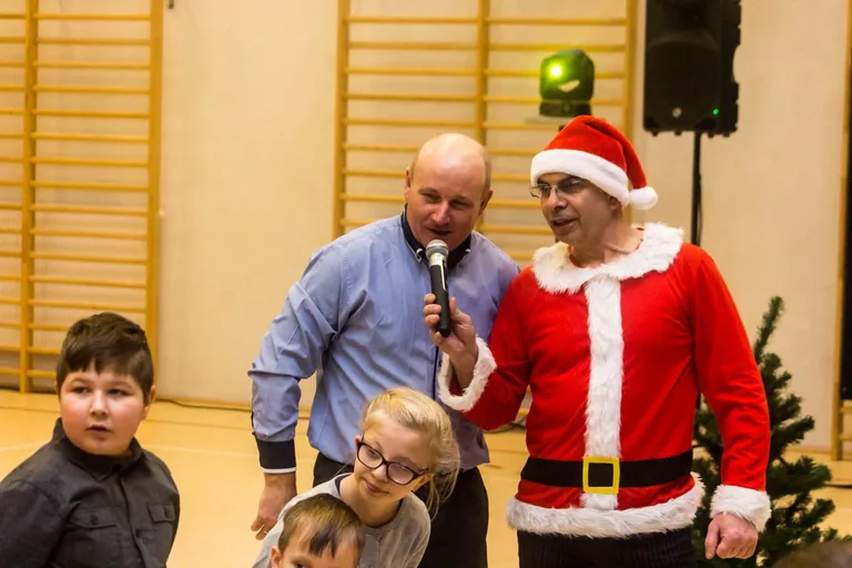 Spotkanie z Mikołajem dzieci z rodzin zastępczych (zdjęcia)