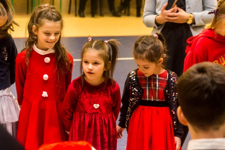 Spotkanie z Mikołajem dzieci z rodzin zastępczych (zdjęcia)