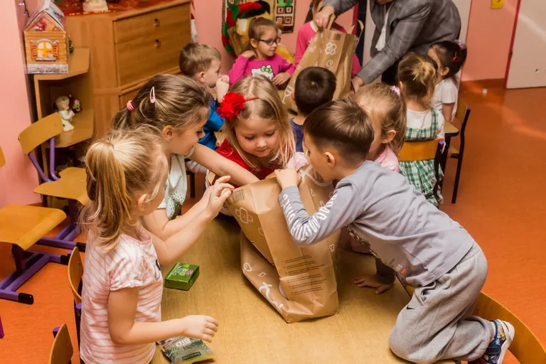 "Skąd się biorą produkty ekologiczne". Program edukacyjny w ostrowskim przedszkolu (zdjęcia)
