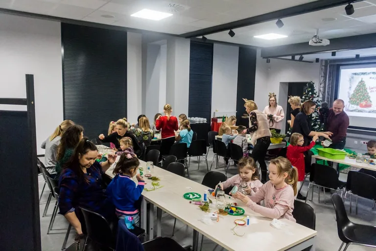 Świąteczne warsztaty w ostrowskiej bibliotece (zdjęcia)
