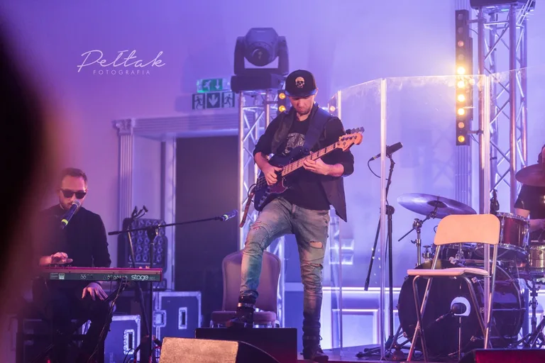 Ostrów Mazowiecka zaczarowana. Rozbrzmiał talent Mateusza Ziółki (zdjęcia, wideo)