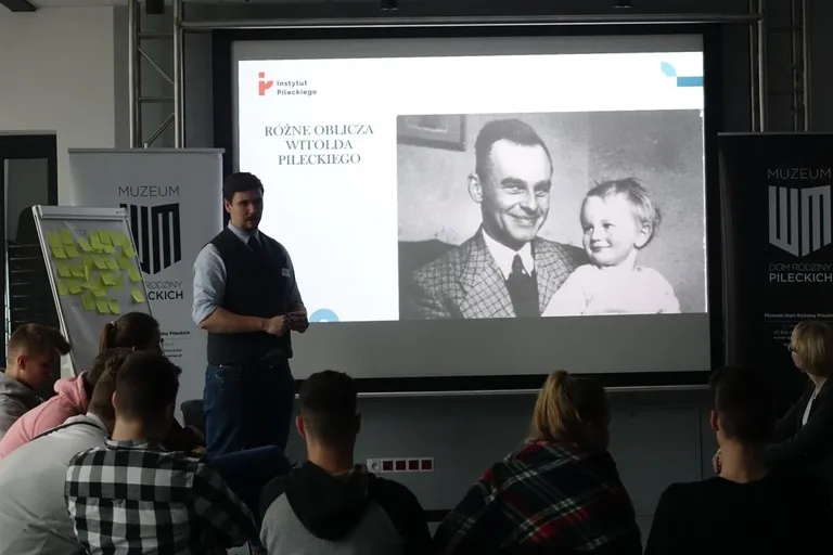 Warsztaty historyczne o Pileckim i trudnej drodze Polski do odzyskania niepodległości (zdjęcia)