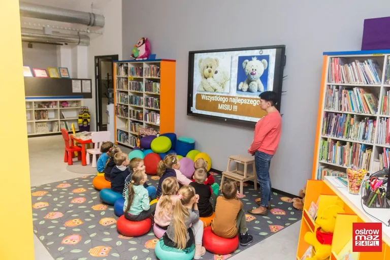 Dzień Pluszowego Misia w ostrowskiej bibliotece (zdjęcia)