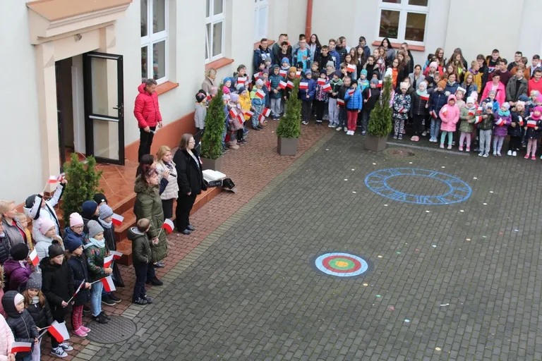 Święto Niepodległej w ostrowskiej "jedynce" (zdjęcia)