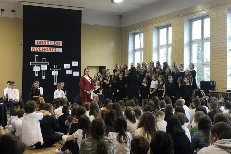 Święto Niepodległej w ostrowskiej "jedynce" (zdjęcia)