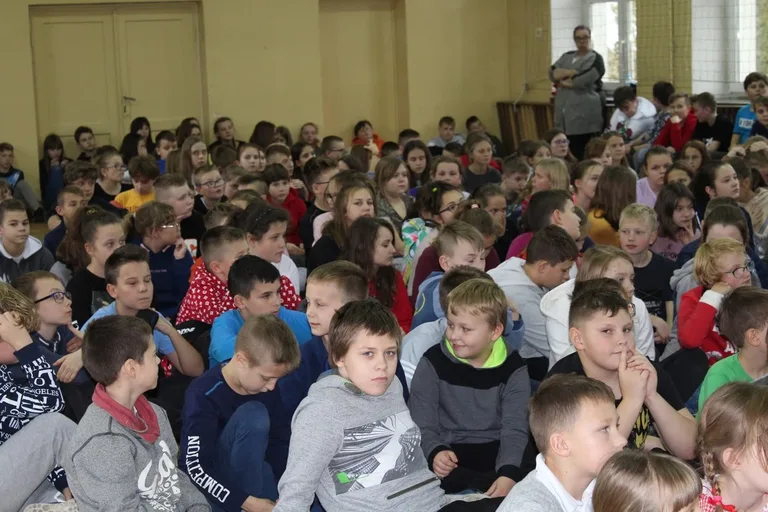 Bezpieczna droga do szkoły. Pouczający wykład w "jedynce" (zdjęcia)