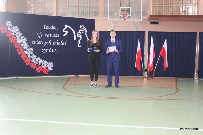 Święto niepodległości w małkińskim Staszicu (zdjęcia)