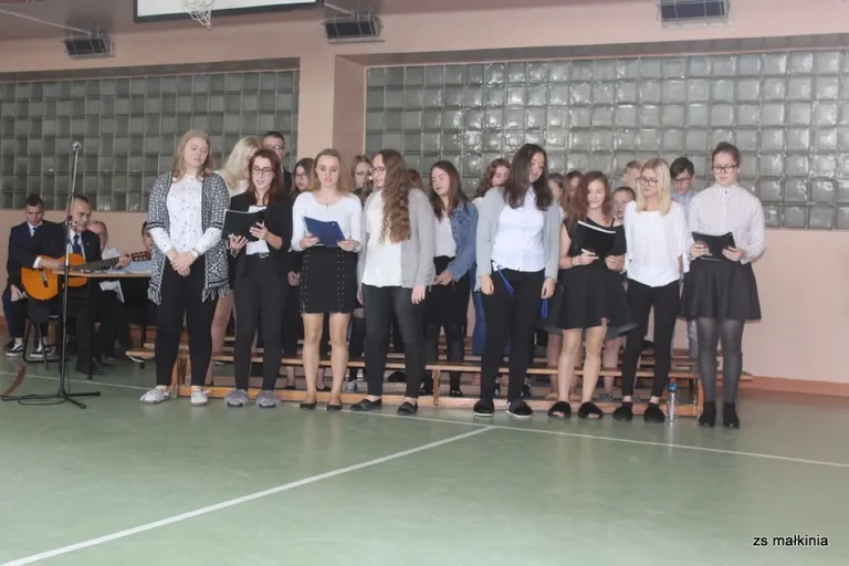 Święto niepodległości w małkińskim Staszicu (zdjęcia)