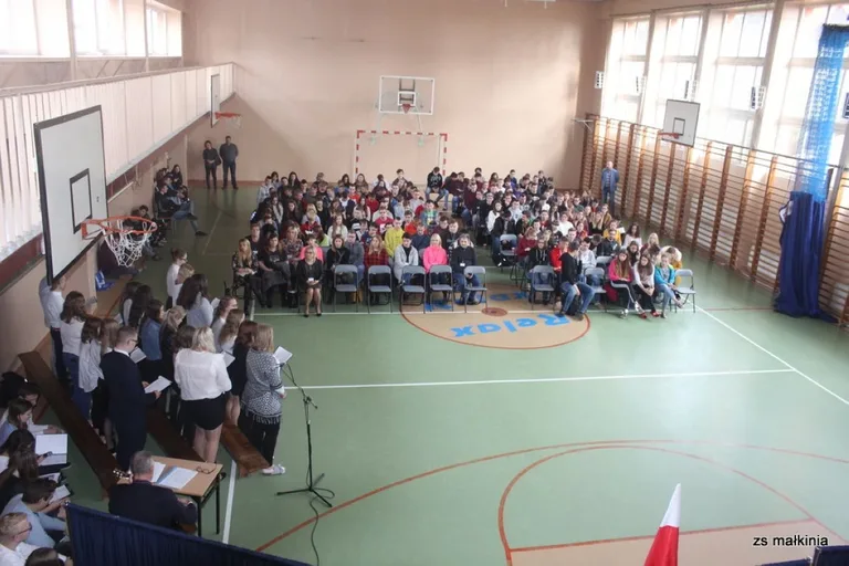 Święto niepodległości w małkińskim Staszicu (zdjęcia)