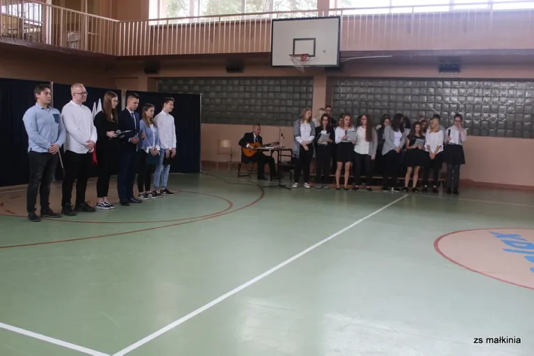 Święto niepodległości w małkińskim Staszicu (zdjęcia)