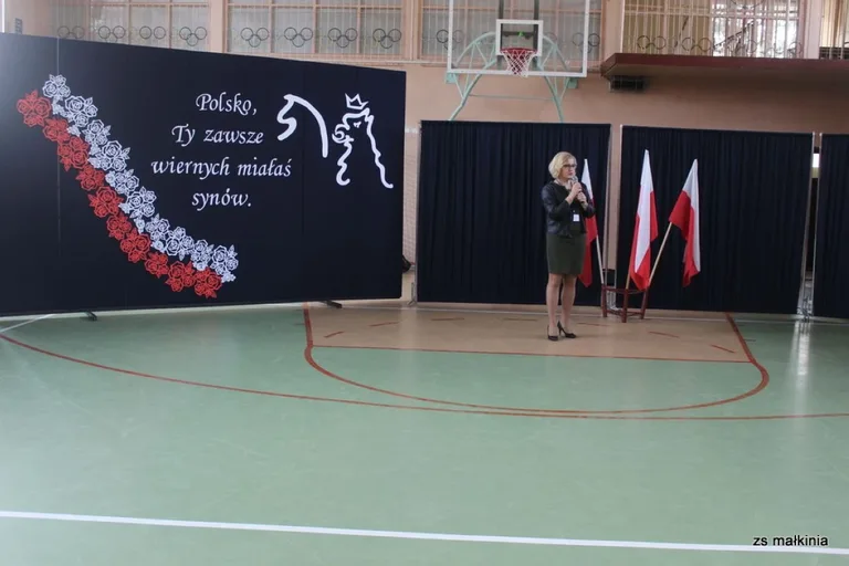 Święto niepodległości w małkińskim Staszicu (zdjęcia)