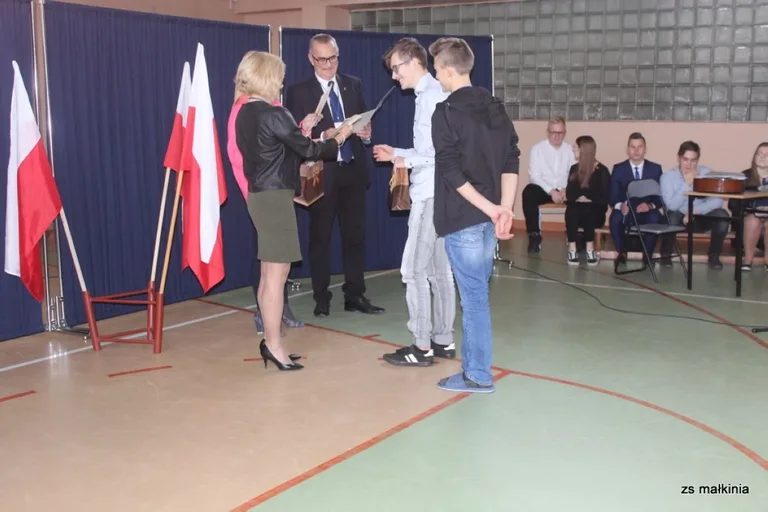 Święto niepodległości w małkińskim Staszicu (zdjęcia)