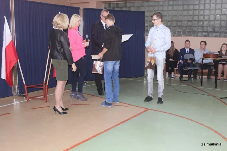 Święto niepodległości w małkińskim Staszicu (zdjęcia)
