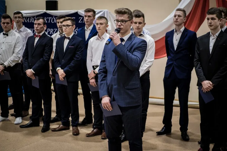Obchody Święta Niepodległości w ostrowskim Ekonomiku (zdjęcia)