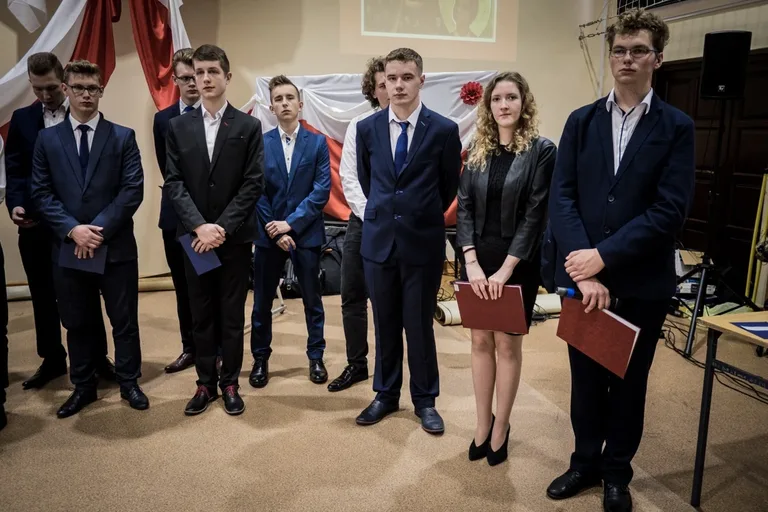 Obchody Święta Niepodległości w ostrowskim Ekonomiku (zdjęcia)